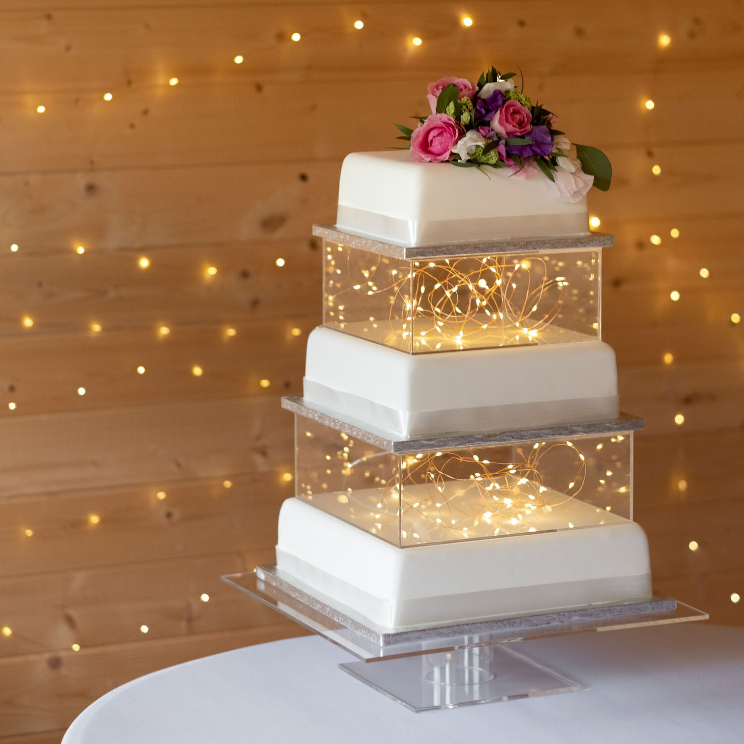 40 Cool Acrylic Separator Wedding Cake Designs - Weddingomania