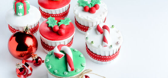 Choose The Perfect Festive Cake Decorations This Christmas With Cake Stands